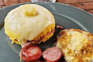 Cuscuz Nordestino com Ovos e Queijo